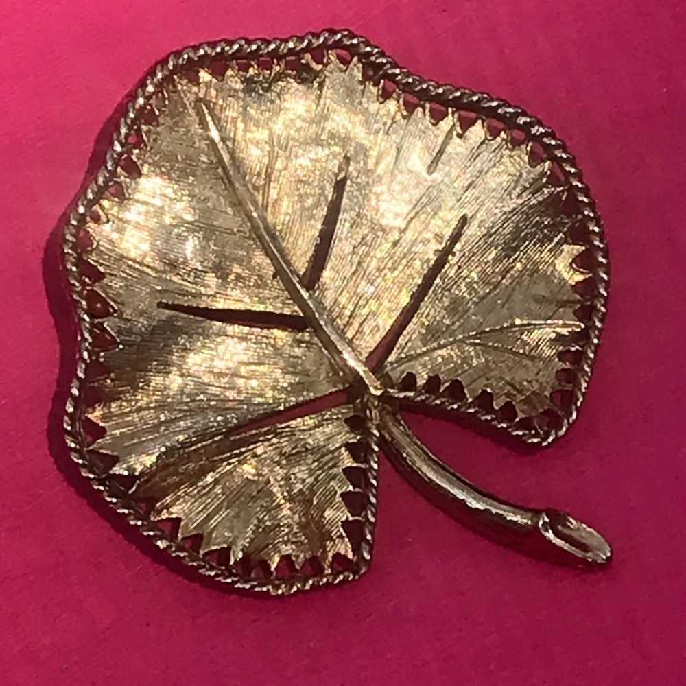 Vintage Ginkgo Leaf Brooch Gold Toned